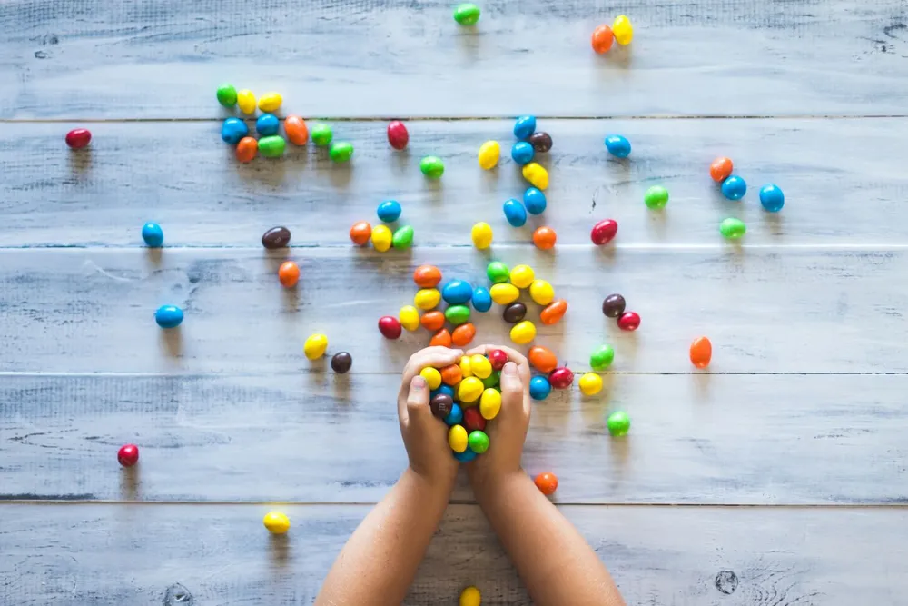 Fertige, kurze Andacht mit Alltagsgegenstand »M&Ms«