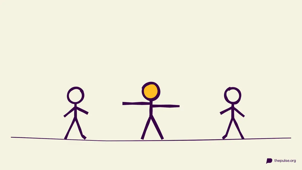 Handgezeichnete Illustration: Der Zombie mit starren Armen jagt die Fliehenden