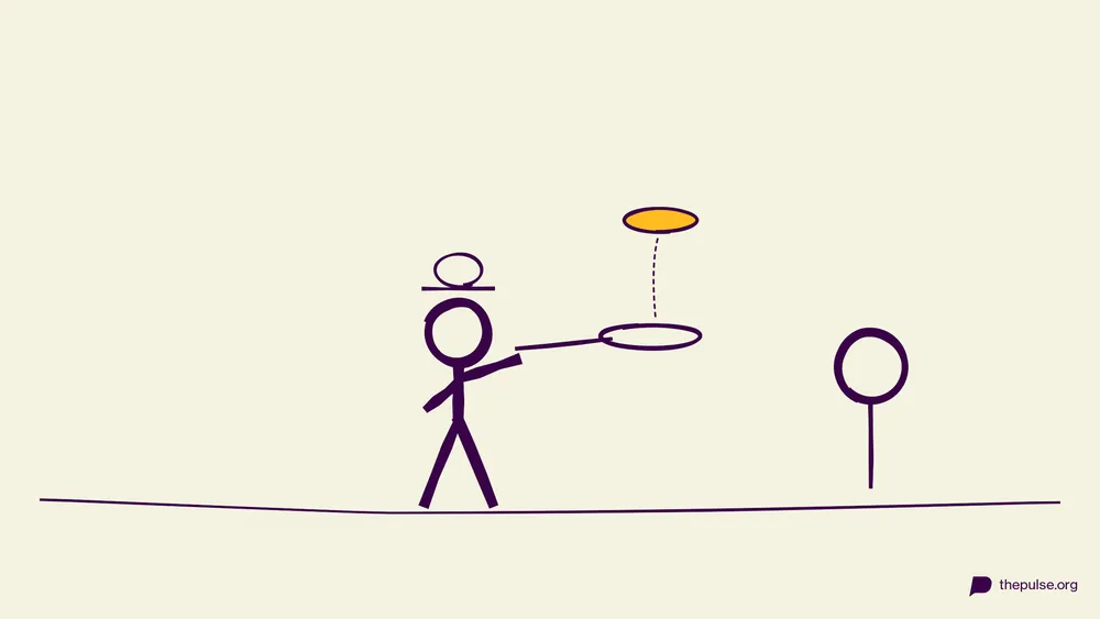 Handgezeichnete Illustration: Koch wirft den gelben Pancake mit der Pfanne in die Luft