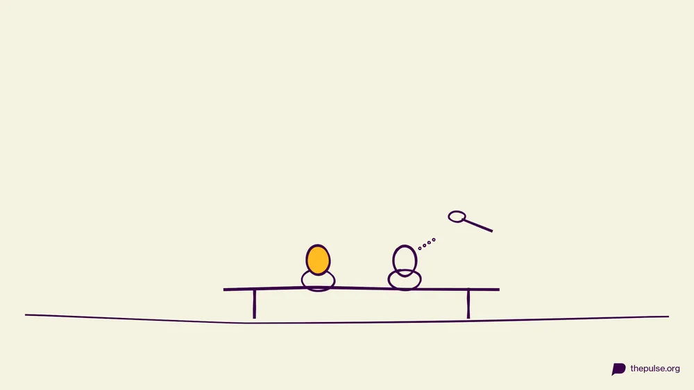 Handgezeichnete Illustration: Mit einer Prise Salz balanciert das gelbe Ei auf der Halbschale