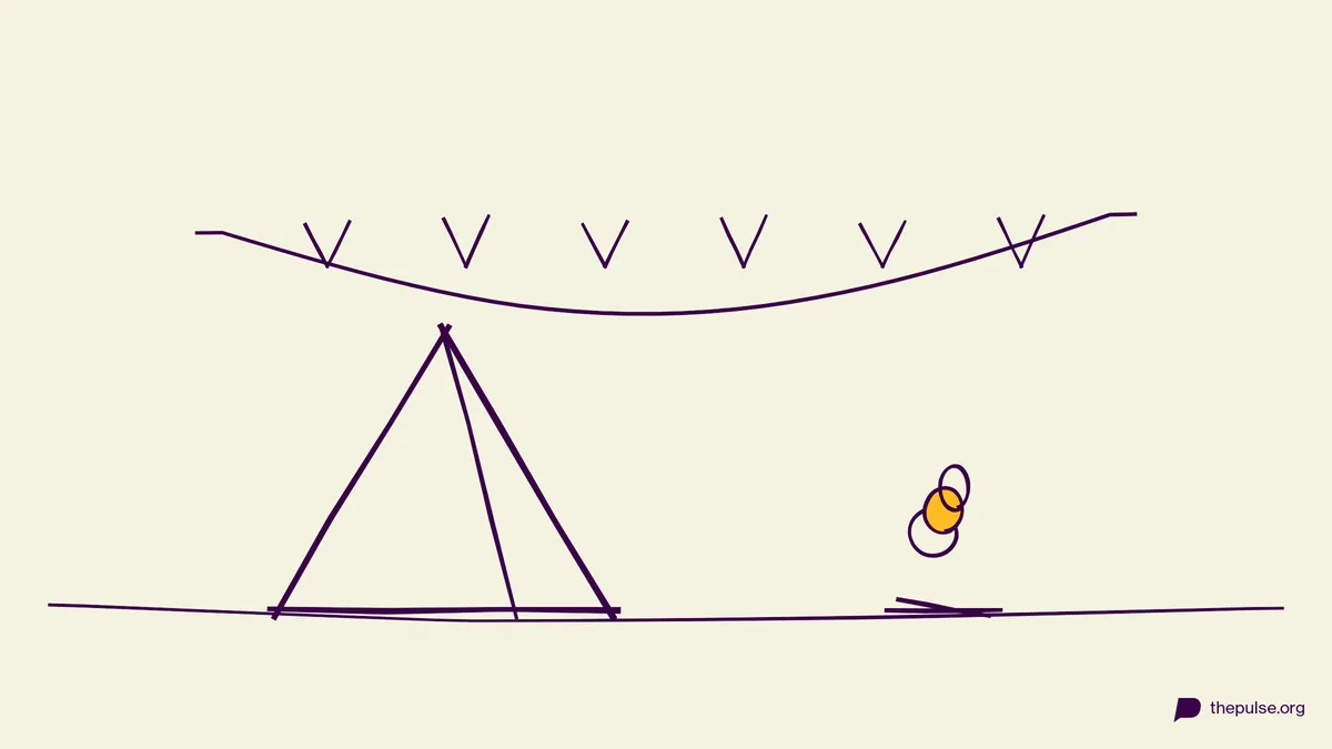 Handgezeichnete Illustration: Zelt, Wimpelkette und gelbes Lagerfeuer