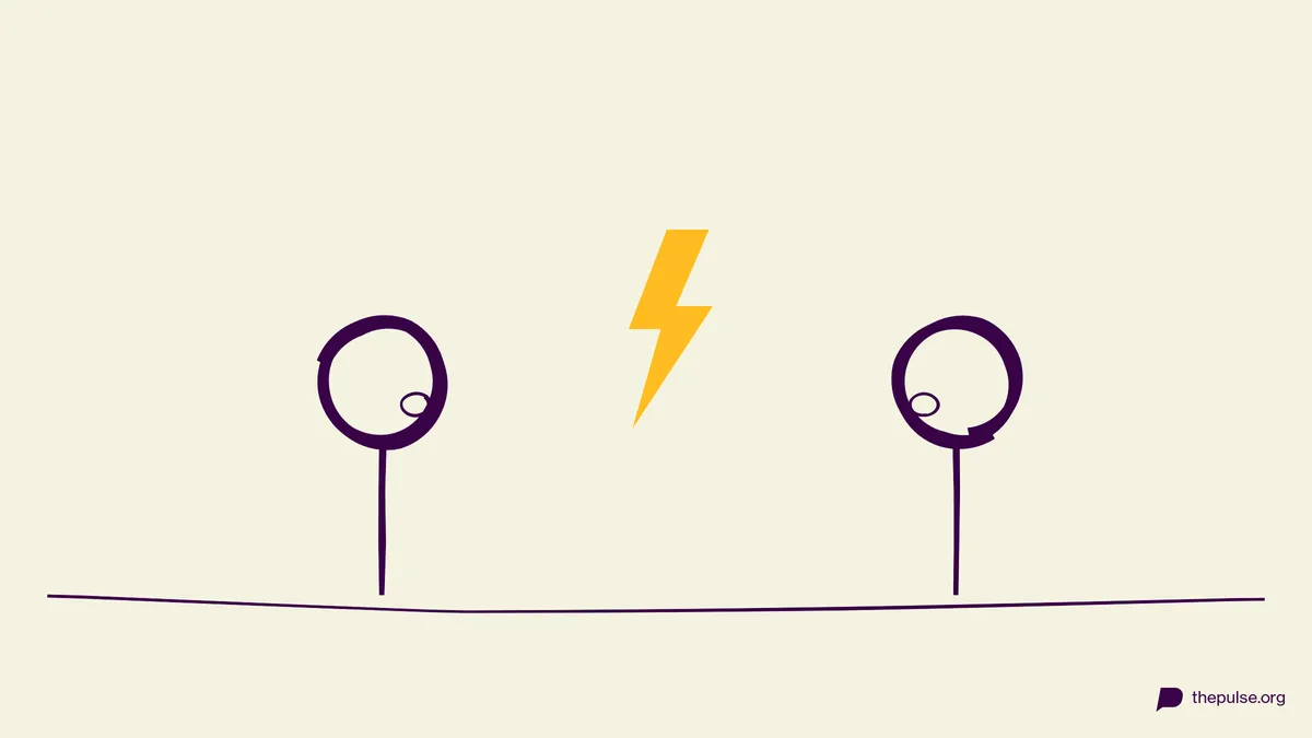 Handgezeichnete Illustration: Zwei rufende Köpfe, dazwischen der gelbe Blitz