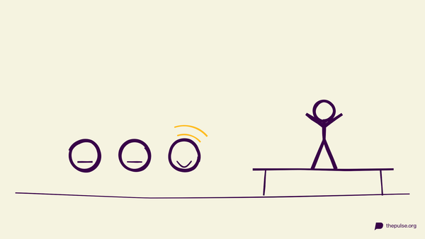 Handgezeichnete Illustration: Figur auf der Bühne bringt das Publikum zum Lachen