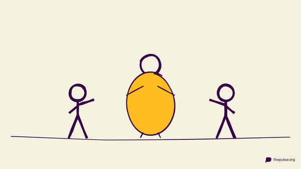 Handgezeichnete Illustration: Mitspieler wird in ein menschengroßes gelbes Osterei verwandelt