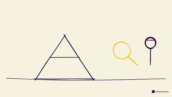 Handgezeichnete Illustration: Pyramide, gelbe Lupe und ein Verdächtiger — Murder Mystery in Ägypten