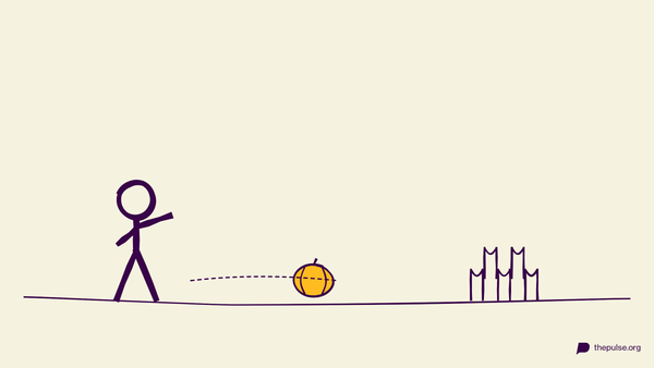 Handgezeichnete Illustration: Kürbis-Bowling — der gelbe Kürbis rollt auf die Flaschen zu
