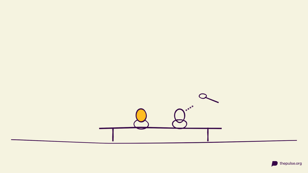 Handgezeichnete Illustration: Mit einer Prise Salz balanciert das gelbe Ei auf der Halbschale