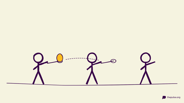 Handgezeichnete Illustration: Drei Figuren geben ein Osterei von Löffel zu Löffel weiter